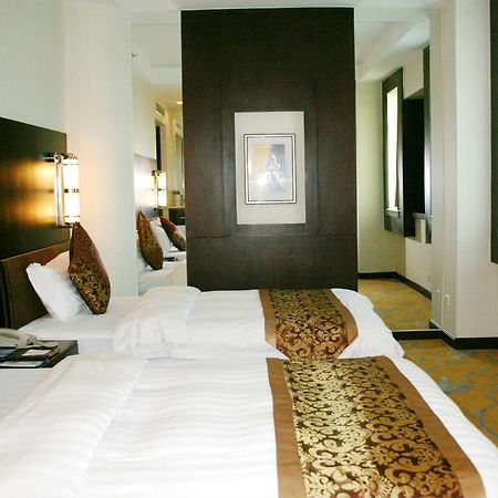 Plaza Hotel Beijing Bagian luar foto