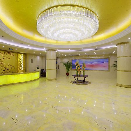 Plaza Hotel Beijing Bagian luar foto