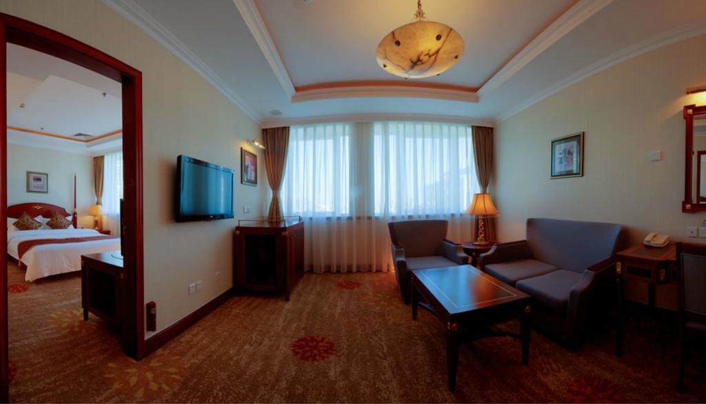 Plaza Hotel Beijing Bagian luar foto