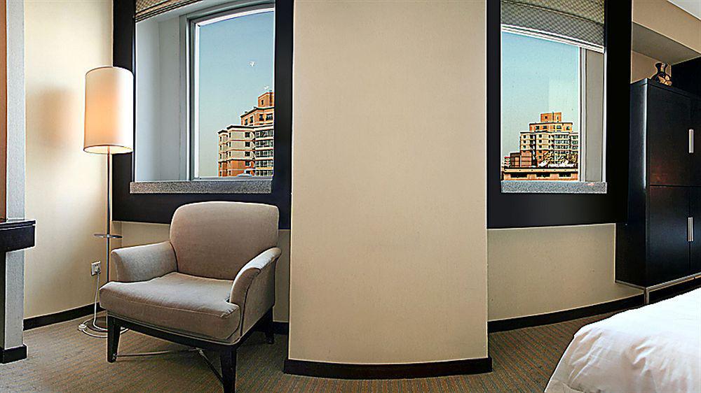 Plaza Hotel Beijing Bagian luar foto